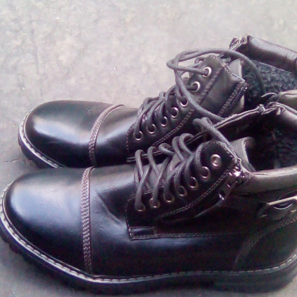 Women's black BRUNO MARC leather boots size 6.5